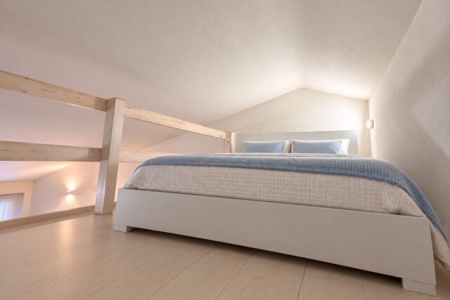 Immagine Photogallery Camera-da-letto-soppalcata-minimalista-aspect-ratio-1920-1280
