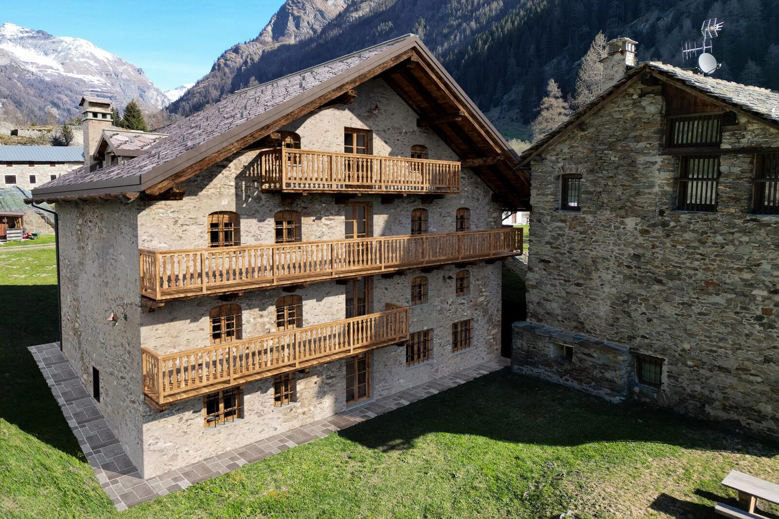 PHOTO-2025-12-01-13-28-30-aspect-ratio-1920-1280